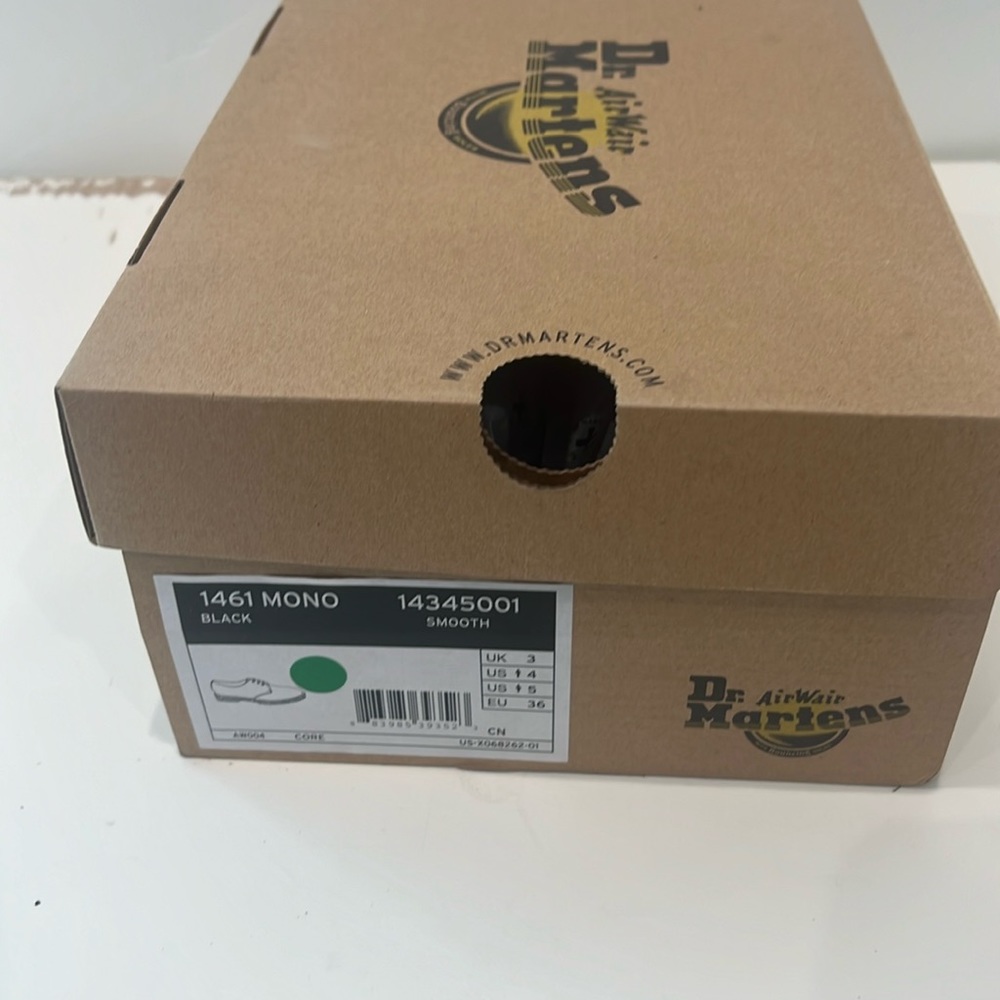 NIB AUTHENTIC DR MARTENS 1461 black smooth mono 14345001